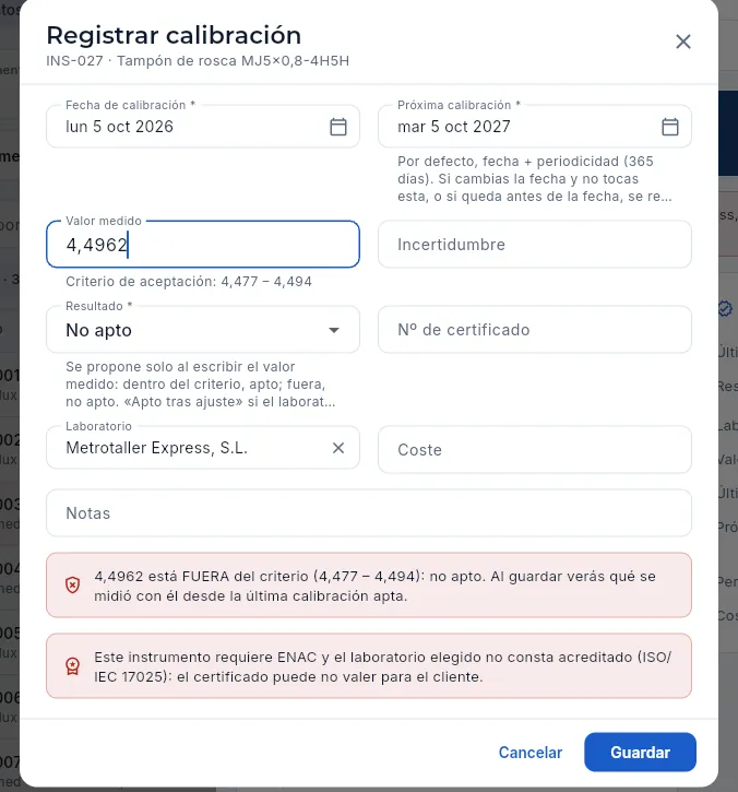 Registrar la calibración de INS-027 con un valor medido de 4,4962: Aeromec propone «No apto» y avisa del laboratorio sin ENAC (sin guardar).