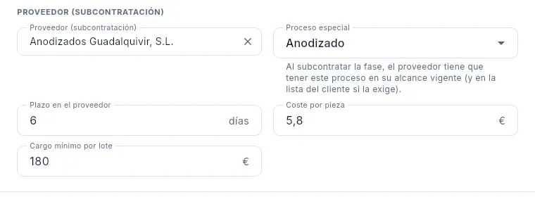 Una fase de anodizado subcontratada en AMP-1005 rev. C: proveedor, proceso especial, plazo y coste (sin guardar).